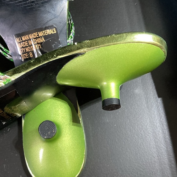 Bright Sparkling Green Sandals - Picture 5 of 6
